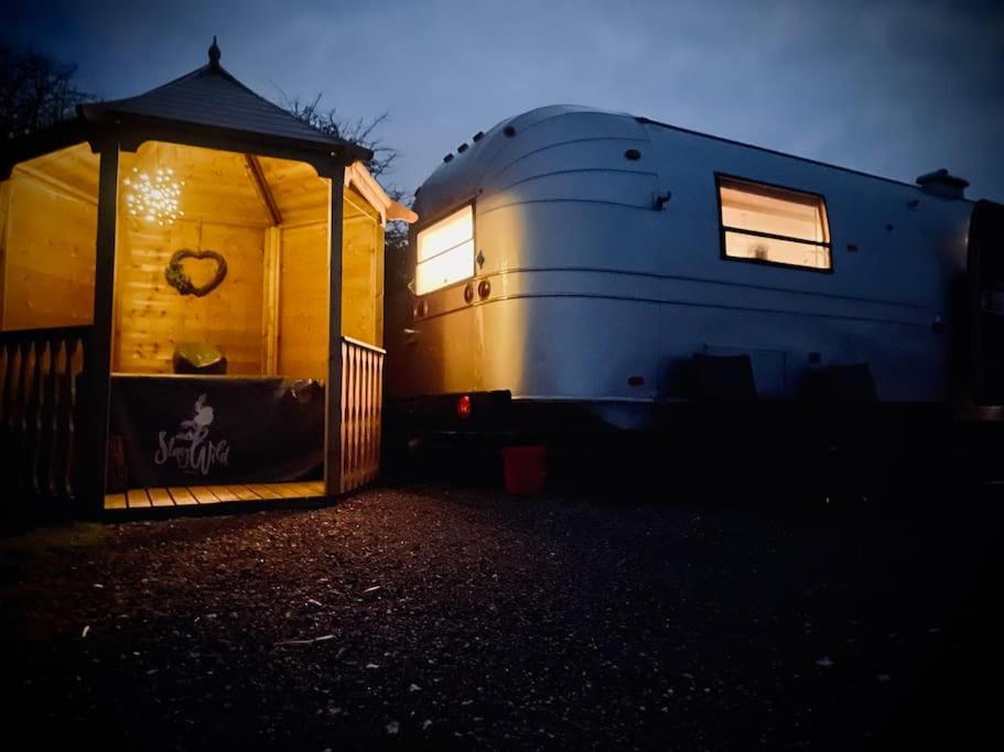 Wildview Luxury Glamping With Outdoor Bath And Stunning Views * Helston